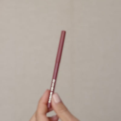 Video of a woman winding up and applying Eco By Sonya Moody Nude lip liner.
